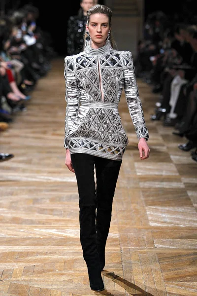 Look 15